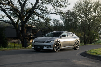 EL KIA EV6 Y EL TELLURIDE EN LA LISTA DE LOS MEJORES AUTOS DEL 2023 DE SLASHGEAR (PRNewsfoto/Kia America)