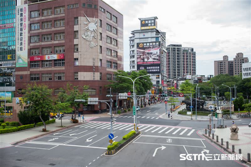 散發空城氣息的板橋府中商圈。