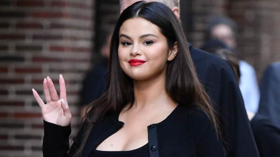 賽琳娜（Selena Gomez）近日被媒體拍到外出時的真實模樣，令網友們大吃一驚。（圖／達志影像）