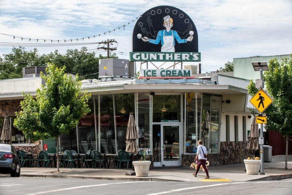 Gunther's Ice Cream es un establecimiento distintivo de Curtis Ark desde los años 40. La heladería figura por segundo año consecutivo en la lista de The Bee de los 5 mejores helados de la ciudad de Sacramento.