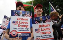 <p>People demonstrate outside the U.S. Embassy in London in support of President Trump’s visit to the U.K., July 14, 2018. (Photo: Andy Rain/EPA-EFE/REX/Shutterstock) </p>