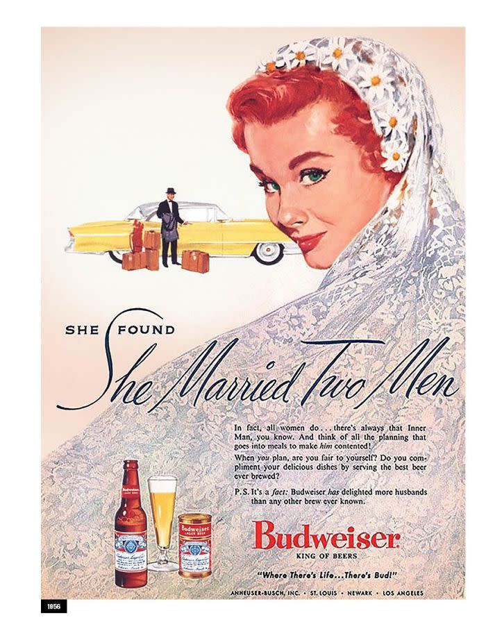 <p>En este anuncio de 1956 la marca de cervezas muestra a una esposa diligente que cuida del hogar y apoya a su marido, que es el que trabaja y lleva el sueldo a casa. Una visión que actualmente ha cambiado, terminando con este estereotipo machista.<br><br>Foto:<a rel="nofollow noopener" href="https://www.budweiser.com/" target="_blank" data-ylk="slk:Budweiser;elm:context_link;itc:0;sec:content-canvas" class="link "> Budweiser</a> </p>