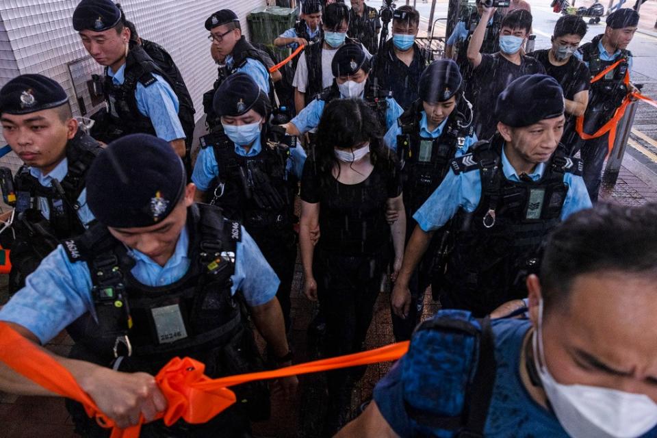 6月3日，北京天安門屠殺事件34週年前夕，大批香港警察於銅鑼灣逮捕一名手無寸鐵的民眾。當天共4人被捕，被控涉嫌「在公眾地方擾亂秩序」或「作出具煽動意圖的作為」罪。香港自1990年至2019年曾連續30年舉行悼念六四事件集會，但2020年遭警方以疫情為由禁止；同年7月《港區國安法》實施後，社會運動更全面受到到嚴厲打壓。美聯社