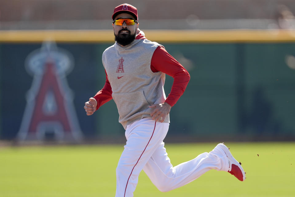 Los Angeles Angles' Anthony Rendon runs drills during a baseball spring training workout, Monday, Feb. 19, 2024, in Tempe, Ariz. (AP Photo/Matt York)