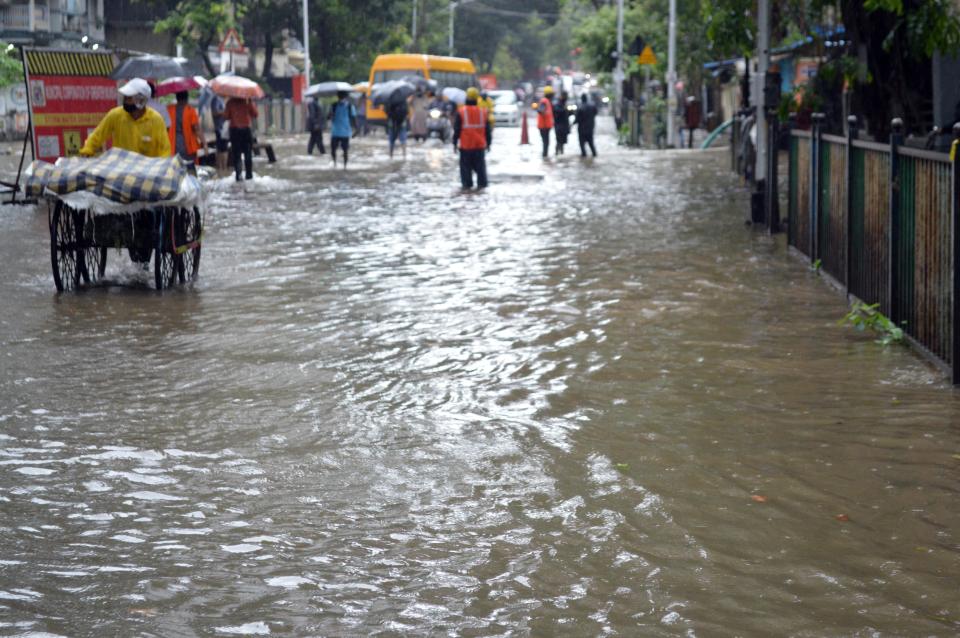 Mumbai rains. Photo courtesy: Yahoo stringer