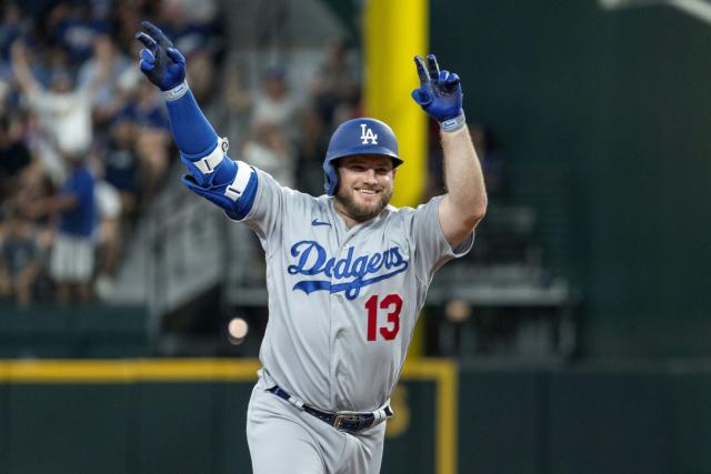 Freddie Freeman crushes two of Dodgers' five homers in 16-3