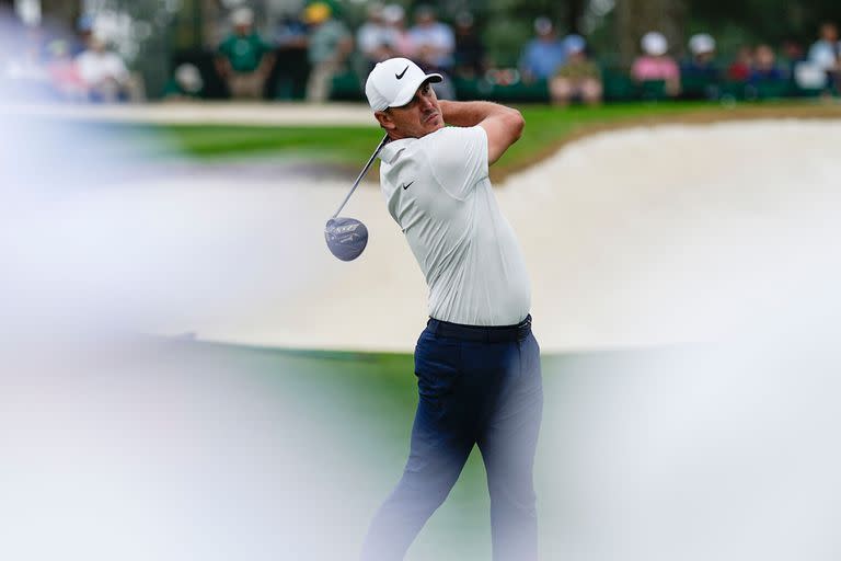 La delantera de Brooks Koepka no es humo; el estadounidense, figura del circuito LIV, está claramente al tope de las posiciones en el segundo e incompleto día de golf en los alrededores de Atlanta.