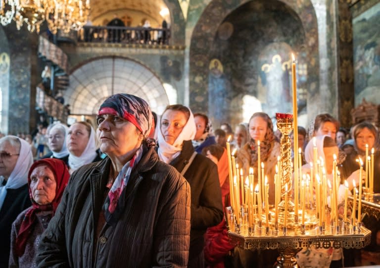 Around 500 worshipers gathered at the landmark Kiev-Pechersk monastery, which is currently aligned with Moscow