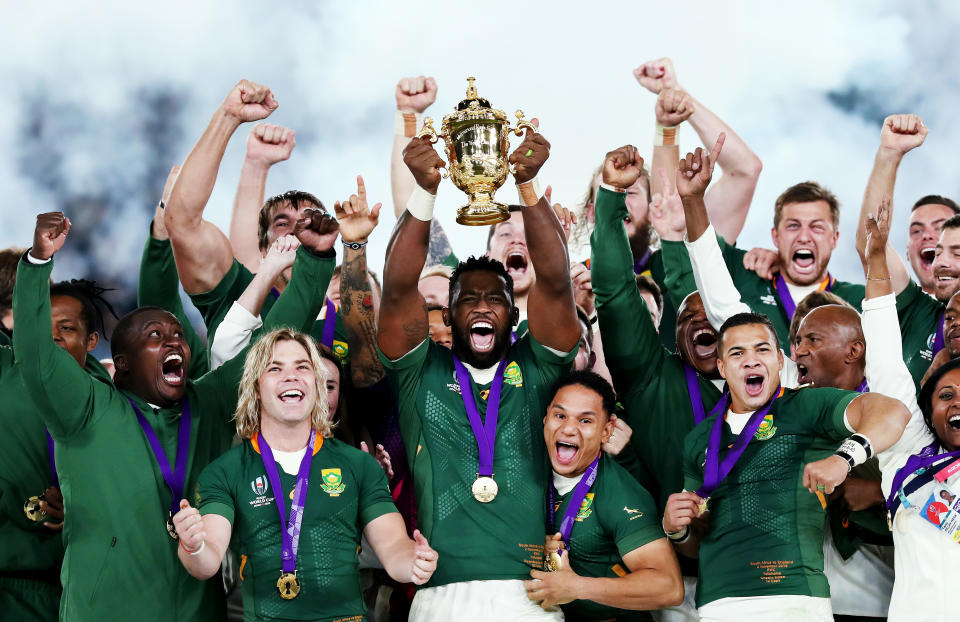 YOKOHAMA, JAPAN - NOVEMBER 02: Siya Kolisi of South Africa lifts the Web Ellis cup following his team's victory against England in the Rugby World Cup 2019 Final between England and South Africa at International Stadium Yokohama on November 02, 2019 in Yokohama, Kanagawa, Japan. (Photo by David Rogers/Getty Images)