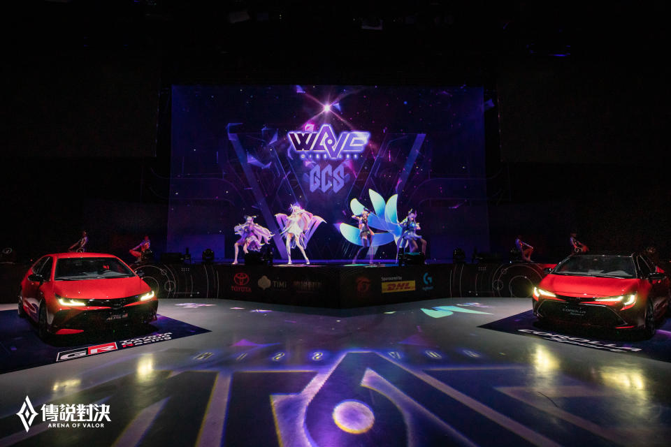 傳說女團WaVe首次登台演唱出道單曲《Ride on》為總決賽揭開序幕