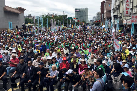 Pro-independence supporters take part in a rally to protest against what they claim are annexation efforts by China, and to call for a referendum, in Taipei, Taiwan October 20, 2018. REUTERS/Judy Peng