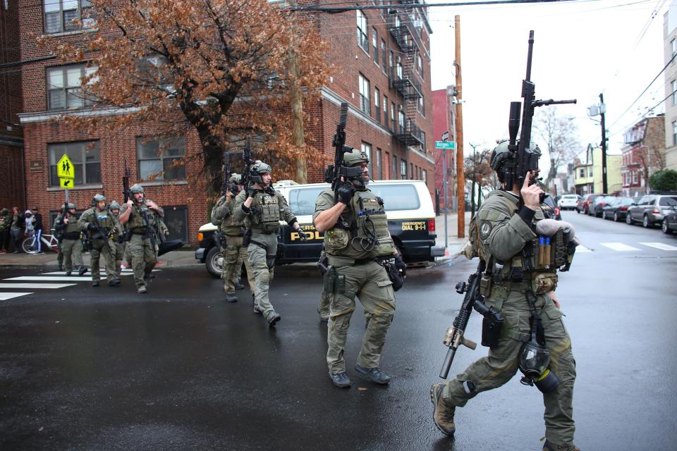 Police officers arrive at the scene of an active shooting in Jersey City, New Jersey, on Dec. 10. (Photo: KENA BETANCUR via Getty Images)