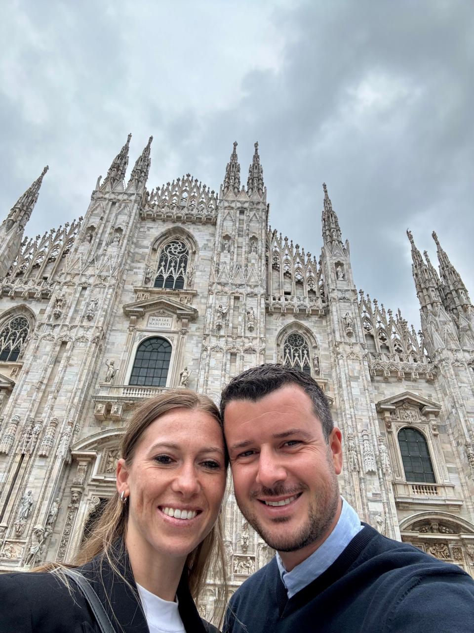 Lucas Frischmann and his wife standing in front of the Duomo di Milano in Italy.