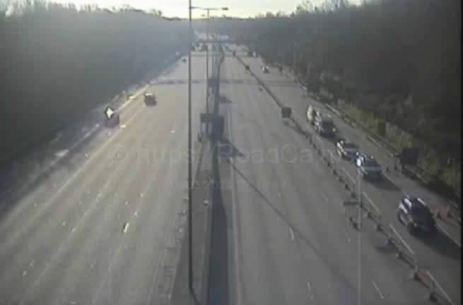 Traffic at the Epsom junction of the M25 (Motorway Cameras)