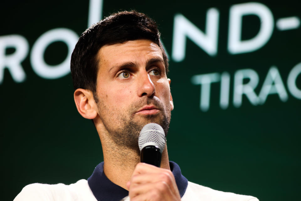 Novak Djokovic durante el sorteo del cuadro de Roland Garros. (Foto: Ibrahim Ezzat / NurPhoto / Getty Images).