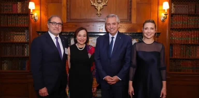 Alberto Fernández junto a Susan Segal, del Consejo de las Américas, Fabiola Yañez y Jorge Argüello, ayer, en Nueva York