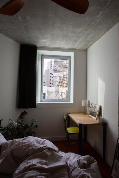 <span style="font-family: Theinhardt, -apple-system, BlinkMacSystemFont, &quot;Segoe UI&quot;, Roboto, Oxygen-Sans, Ubuntu, Cantarell, &quot;Helvetica Neue&quot;, sans-serif;">The cozy guest bedroom—which is rented out through Airbnb—boasts impressive views over the surrounding architecture of </span><span style="font-family: Theinhardt, -apple-system, BlinkMacSystemFont, &quot;Segoe UI&quot;, Roboto, Oxygen-Sans, Ubuntu, Cantarell, &quot;Helvetica Neue&quot;, sans-serif;">Orgues de Flandre.</span>