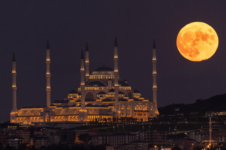 The Sturgeon full moon rises next to Istanbul's Camlica Mosque on Thursday in Istanbul, Turkey. The Sturgeon Moon is the last supermoon of 2022. / Credit: / Getty Images