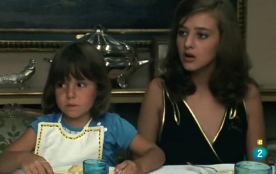 Larrañaga debutó como actriz en 'Anillos de oro' (1983) en el papel de Conchita. En esta producción compartió planos con actores como Ana Diosdado e Imanol Arias. (Foto: RTVE)