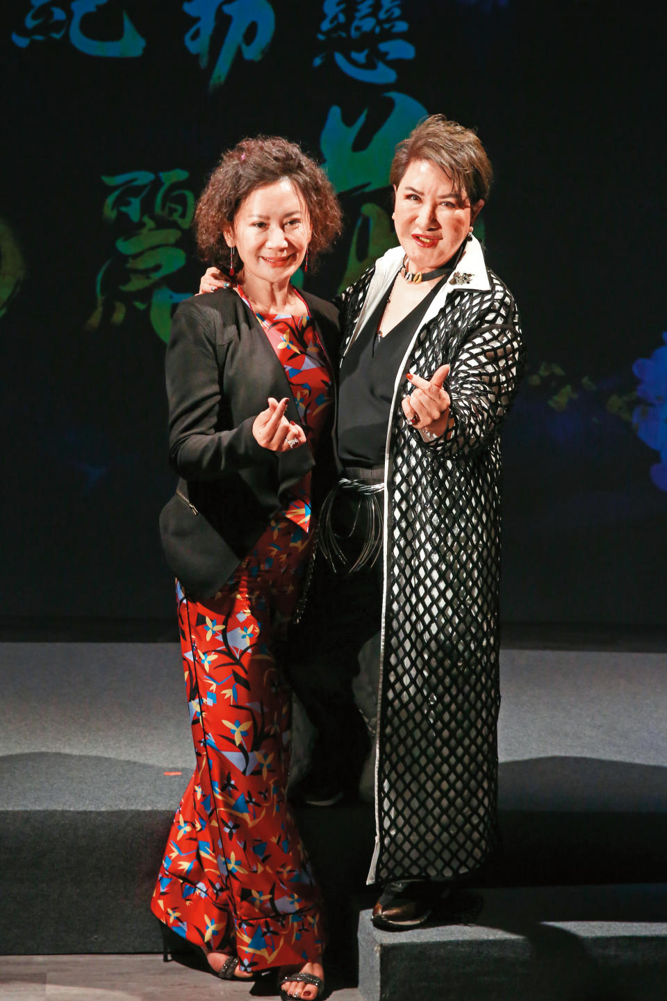 陳亞蘭（左）將楊麗花（右）視為最重要的恩師，全心投入製作紀錄片《世紀初戀 楊麗花》。