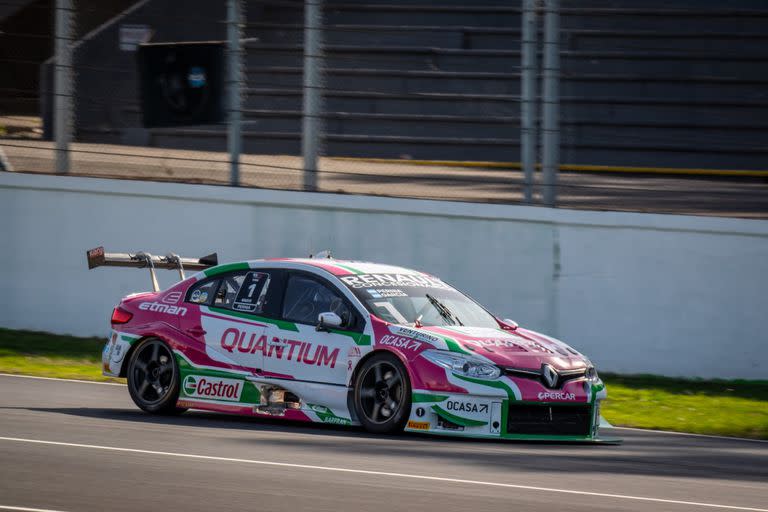 Leonel Pernía marcó la pole position y luego Antonino García completó el podio de la carrera Sprint, entre los pilotos invitados; el binomio procurará este domingo su tercera victoria consecutiva en los 200 Kilómetros de Buenos Aires.