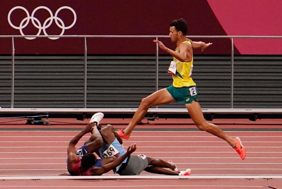 Isaiah Jewett (USA) collides with Nijel Amos (BOT) in the men's 800-meter semifinal during the Tokyo Games at Olympic Stadium.