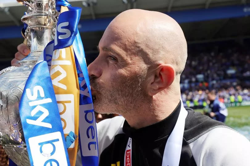 Enzo Maresca kisses the Championship trophy