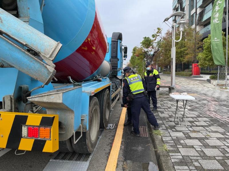 活動式地磅稽查　安平警取締大型車輛違規