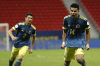 Luis Fernando Díaz (14), de la selección de Colombia, festeja tras conseguir el tercer tanto del encuentro ante Perú, por el tercer puesto de la Copa América, el viernes 9 de julio de 2021, en Brasilia (AP Foto/Andre Penner)