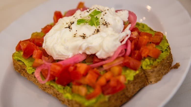 Avocado toast with red onion