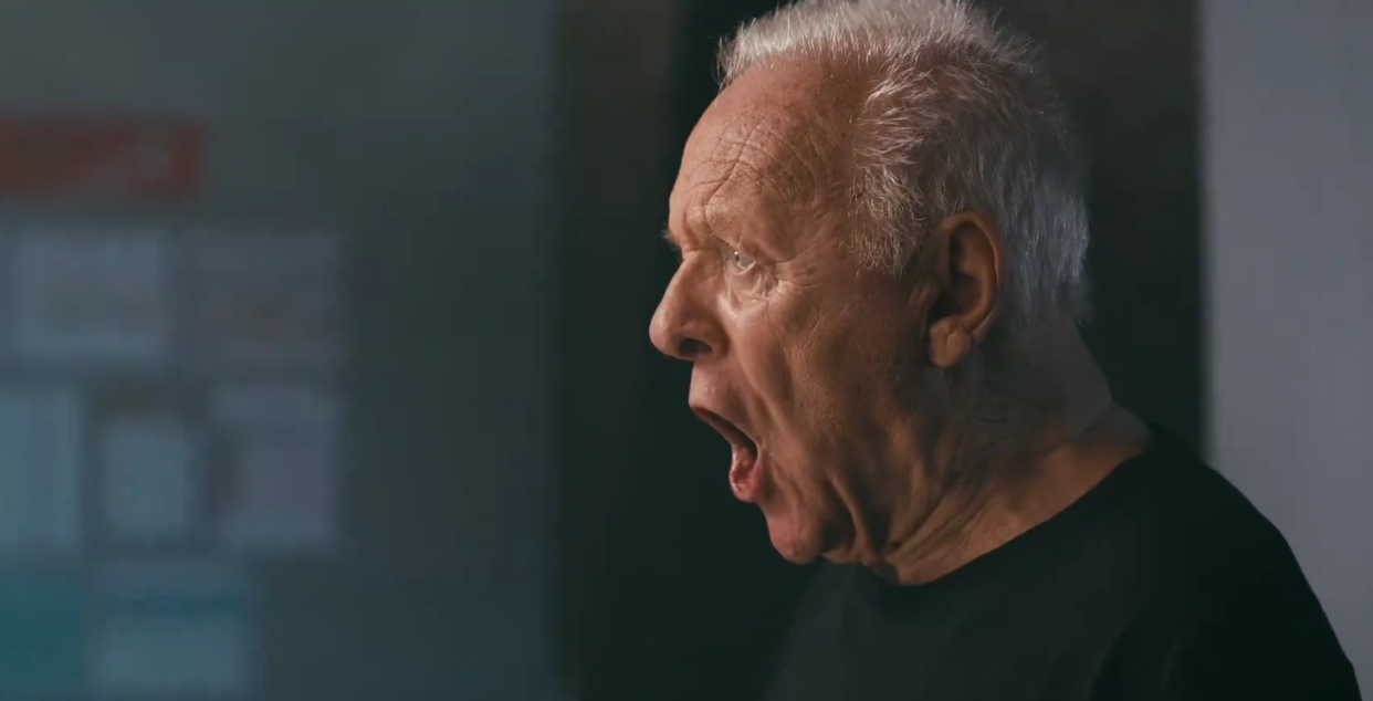 Sir Anthony Hopkins a donné de sa personne pour les besoins d’une publicité du club gallois détenu par les acteurs Ryan Reynolds et Rob McElhenney. 