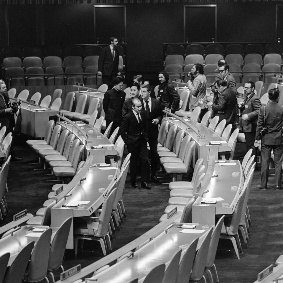 Primera vez que una delegación china participa en una Asamblea de la ONU en 1971. (Photo by Sam SCHULMAN / AFP) (Photo by SAM SCHULMAN/AFP via Getty Images)