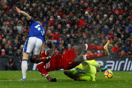 Soccer Football - Premier League - Liverpool vs Everton - Anfield, Liverpool, Britain - December 10, 2017 Liverpool's Sadio Mane in action with Everton's Jordan Pickford and Jonjoe Kenny REUTERS/Phil Noble