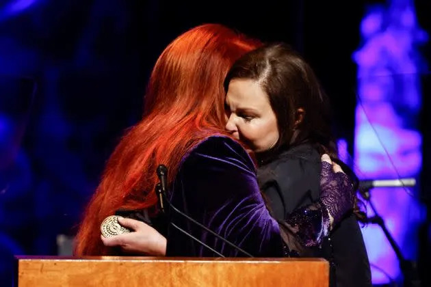 Ashley Judd (right) hugs sister Wynonna Judd during the Medallion Ceremony at the Country Music Hall Of Fame in Nashville, Tenn.&#xa0; (Photo: via Associated Press)