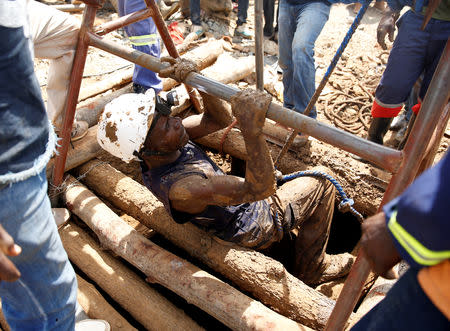 A mine rescuer climbs of a shaft as retrieval efforts proceed for trapped illegal gold miners in Kadoma, Zimbabwe, February 15, 2019, REUTERS/Philimon Bulawayo