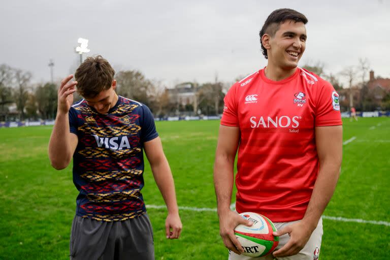 Así se llevan Benjamín Elizalde y Efraín Elías, compañeros en los Pumitas y contrincantes este sábado en la final del Super Rugby Americas entre Pampas y Dogos XV; 