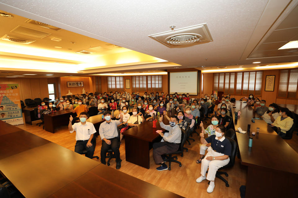 十九日上午，花蓮慈濟醫院舉辦「護腦益智」健康講座，與民眾一起認識失智症。