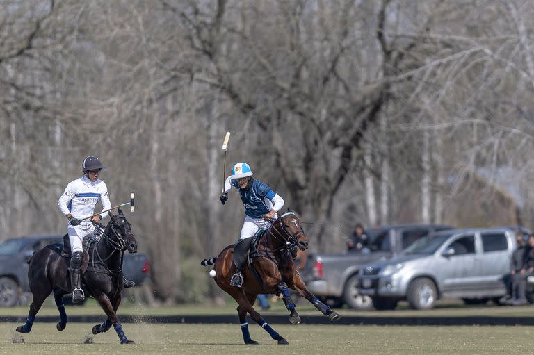 Adolfo Cambiaso al ataque por La Dolfina, en la cómoda victoria sobre Betania Argentina.