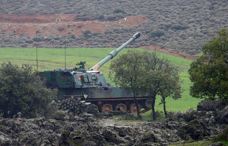 A Turkish army howitzer takes position on the Turkish-Syrian border in Hatay province, Turkey January 23, 2018. REUTERS/Osman Orsal