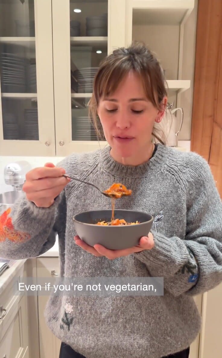 Jennifer Garner Starts Her New Year's Resolution Early with This 'Old Favorite' Recipe for Chili