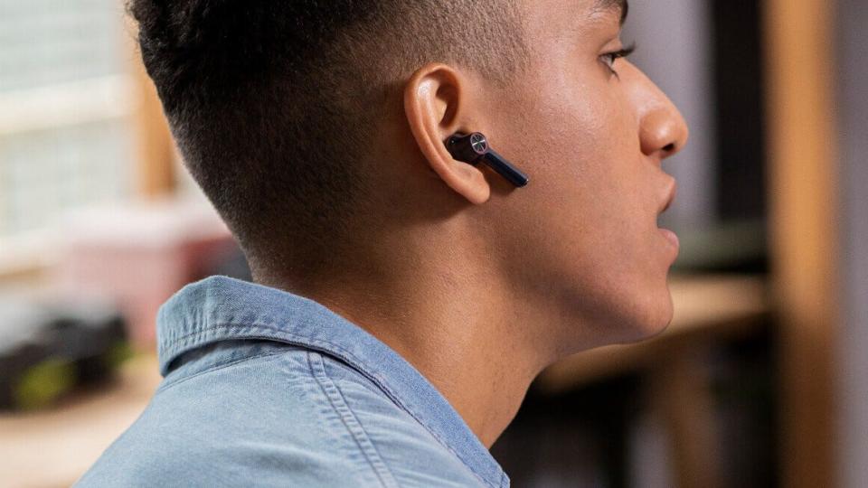 The OnePlus Buds clone the AirPods style, but also bring some improvements to the package.