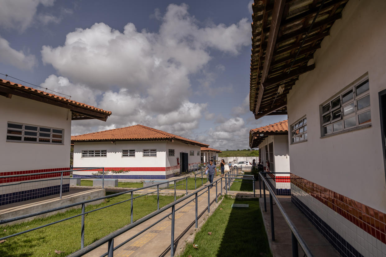 Everaldo Santos Melo, ganadero que dirige un sindicato local de agricultores y es parte de un número creciente de terratenientes que se organizan contra las ocupaciones de tierras, en Itamaraju, Brasil, el 16 de abril de 2023. (Maria Magdalena Arrellaga/The New York Times).