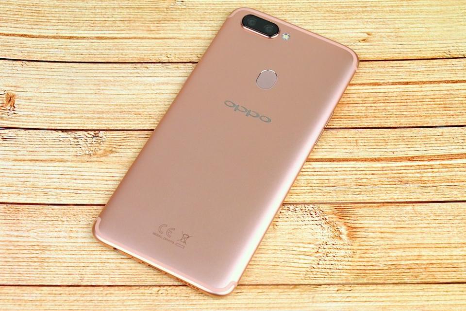 女孩愛不釋手的前後2千萬 OPPO R11s 開箱動手玩