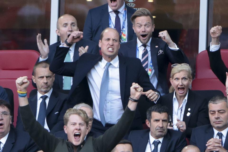 dusseldorf, germany july 6 prince william, prince of wales and fa president celebrates the goal of bukayo saka of england with fa chair debbie hewitt, left uefa president aleksander ceferin during the uefa euro 2024 quarter final match between england and switzerland at dusseldorf arena on july 6, 2024 in dusseldorf, germany photo by jean catuffegetty images