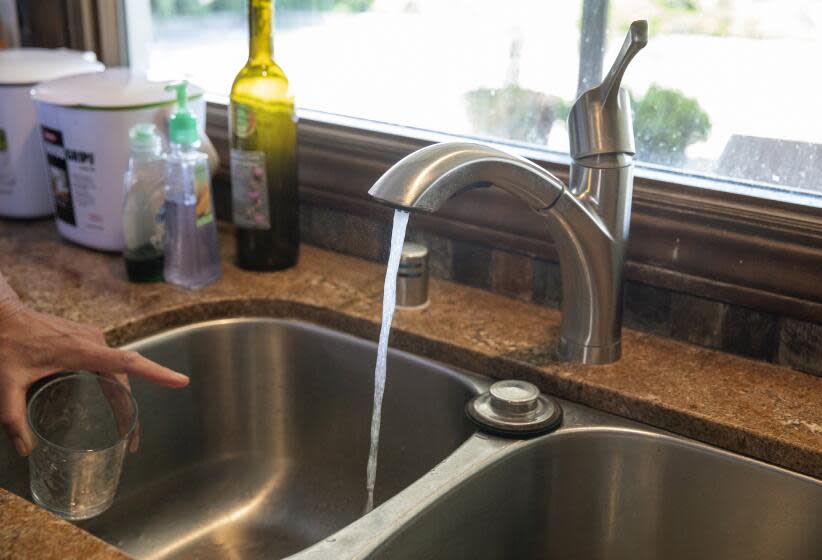 CALABASAS, CA-JUNE 2, 2022: Photograph shows maximum amount of water coming out of a faucet after a water flow restrictor device was installed during a demonstration at a home in Calabasas. A water flow restrictor will be implemented by the Las Virgenes Municipal Water District for customers that repeatedly exceed water usage. (Mel Melcon / Los Angeles Times)