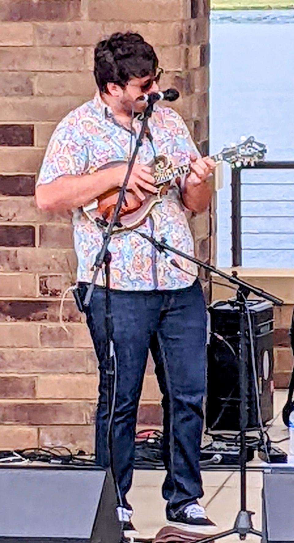 Harry Clark, absolute master of the mandolin.