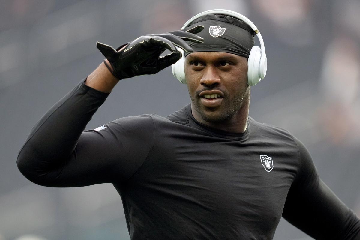 Ex-Cardinals' DE Chandler Jones asks Kyler Murray, Larry