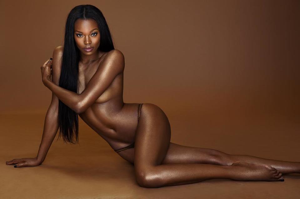 <p>Die 31-Jährige Eugena Washington ist das amerikanische Playmate des Jahres 2016, und schreibt damit gleich in doppelter Hinsicht Geschichte. Zum einen ist sie das erste Playmate des Jahres, seit der US-”Playboy” seine Models nicht mehr völlig unbekleidet ablichtet. Aber wer würde sich auch bei so einem Anblick ernsthaft über kleine Details wie ein Höschen beschweren? Außerdem ist Washington erst das dritte schwarze Playmate des Jahres in der über 60-jährigen Geschichte des Magazins. Washington wird nun im Juni das Cover des US-”Playboy” zieren. (Bild: instagram.com/jessyjphoto)<br></p>