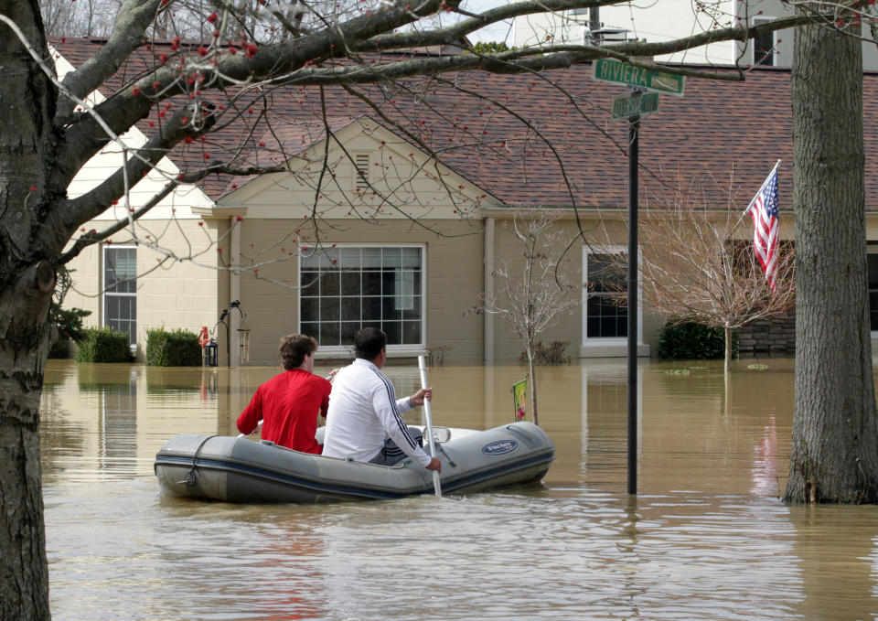 <p>Louisville residents are forced to use boats and kayaks to get to their homes along the Ohio River after it flooded Louisville, Ky., Feb. 25, 2018. (Photo: John Sommers II/Reuters) </p>