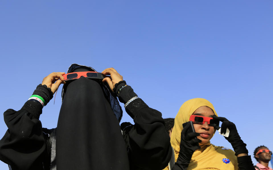 <p>A veiled woman observes a solar eclipse during an event organized by the Sudanese Society for Astronomy and Space Science on the banks of the Nile river in Khartoum, Sudan, Nov. 3, 2013. (Photo: Mohamed Nureldin Abdallah/Reuters) </p>